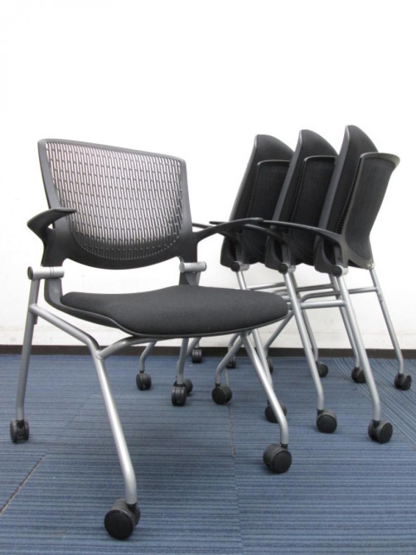 【2010年製】４脚セット｜名作グラータシリーズ｜キャスター付き｜座面跳ね上げ式の平行スタックタイプ【中古オフィス家具】【中古会議椅子】【セット商品】
                        グラータ
                                    中古
            