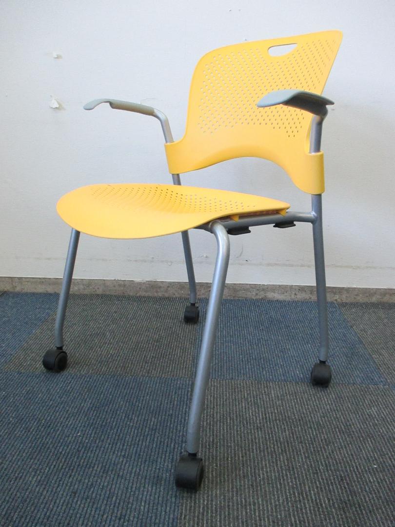 【デザイン性重視】【状態良好】ハーマンミラー製　ケイパーチェア【中古　スタックチェア】
                        ケイパーチェア
                                    中古
            