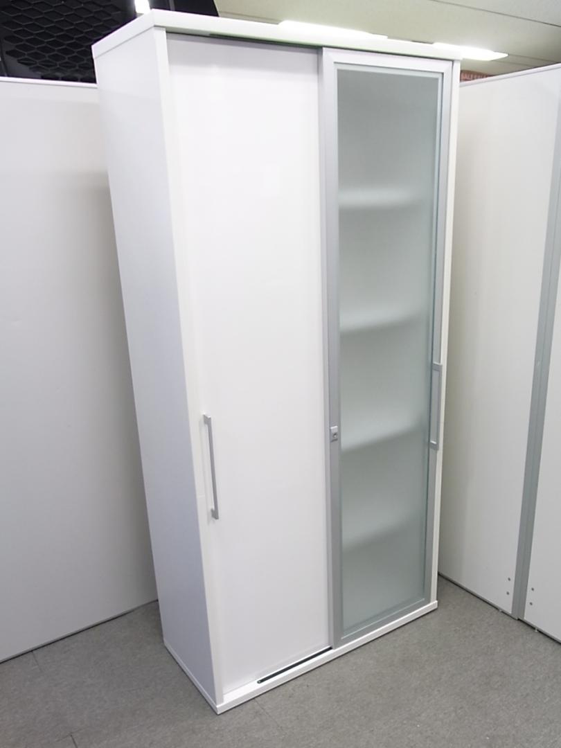 【人気のホワイト】中古引き違い書庫 状態良好■ホワイトのスライド扉■お洒落なデザイン
                        
                                    中古
            