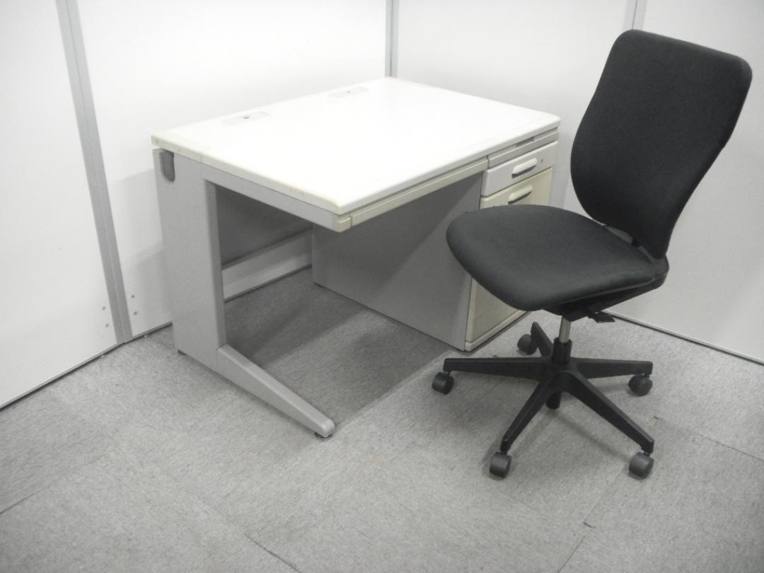 【チェア・デスク】イトーキ製の片袖机と肘無チェアの王道セット商品
                        イトーキ製：CRシリーズ/プラオチェアのセット
                                    中古
            