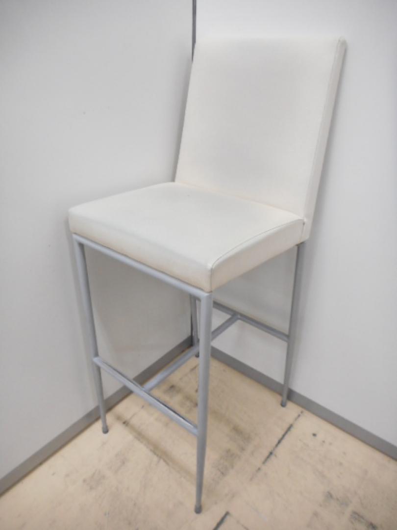 カウンターチェア■ホワイト・ビニール地【おつとめ品】
                        
                                    中古
            