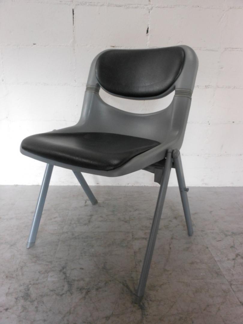 【ドーサルチェア】【重ねあわせ可能で保管しやすいです】【ブラック色】
                        ドーサルⅡ
                                    中古
            