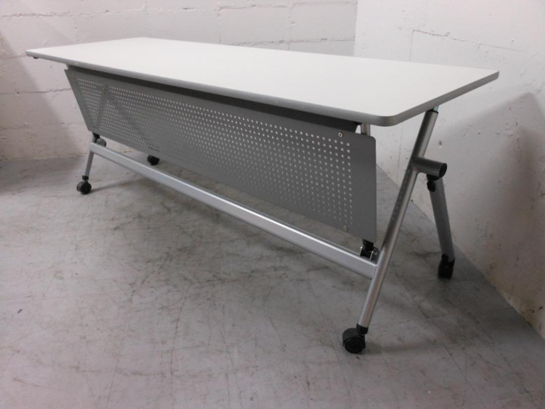 【折りたたみが出来■収納性が高い平行スタッキングタイプ】
                        
                                    中古
            