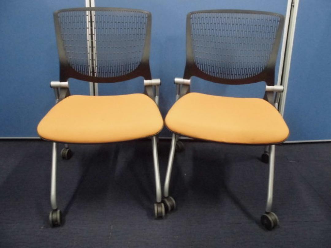 【鉄板オシャレ商品】オカムラ製グラータチェア2脚セット｜ネスティングタイプ｜ブラック×オレンジ｜会議室、リフレッシュスペースに！【セット商品】
                        グラータ
                                    中古
            