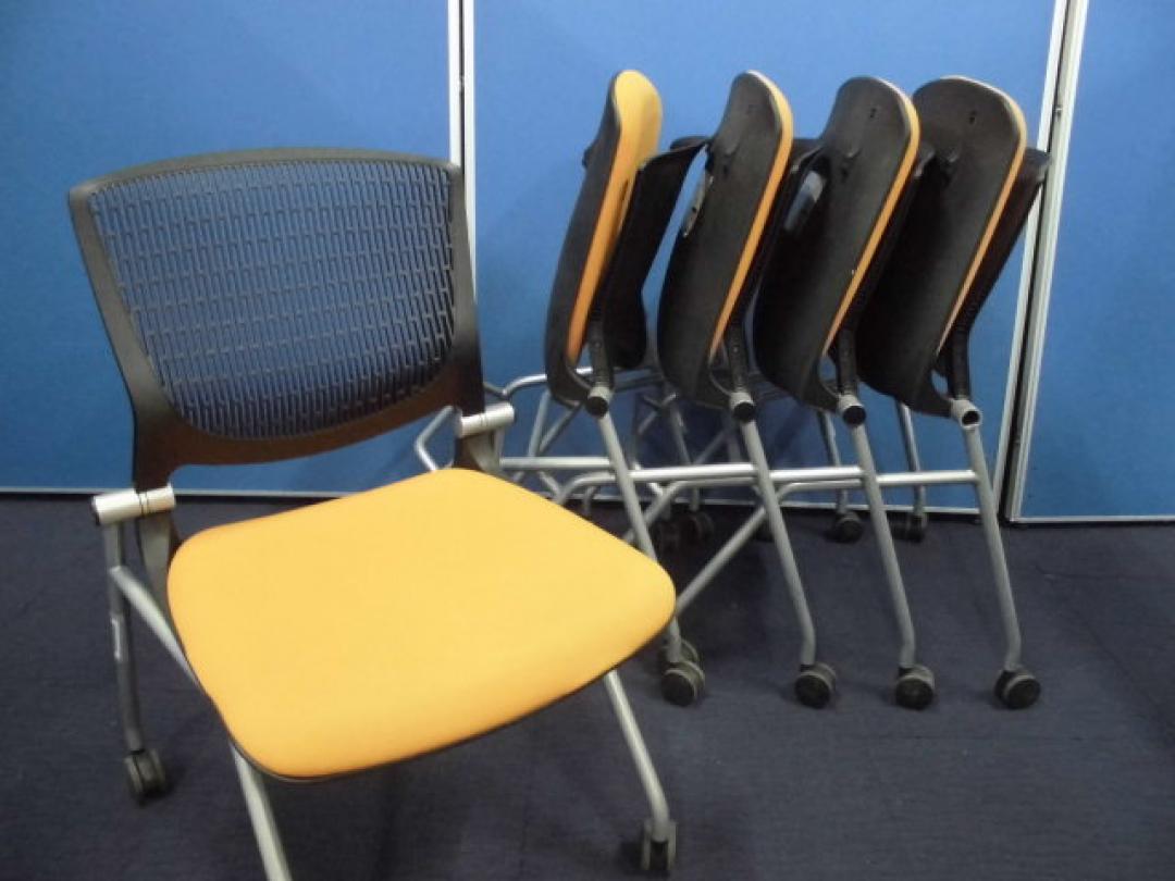 【鉄板オシャレ商品】オカムラ製グラータチェア5脚セット｜ネスティングタイプ｜ブラック×オレンジ｜会議室、リフレッシュスペースに！【セット商品】
                        グラータ
                                    中古
            