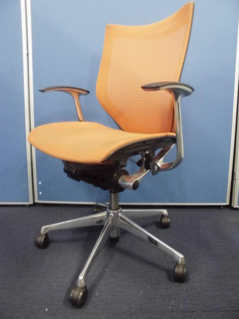 オカムラ製バロンチェア肘付｜オレンジ｜座面色褪せ多少あり/バロンネームプレート欠品【メッシュチェア】【高級チェア】
                        バロン
                                    中古
            