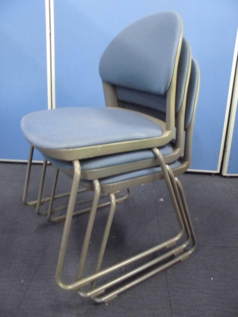 【使えればいいやシリーズ！】コクヨ製スタッキングチェア3脚セット｜座面色褪せございます。【セット】
                        
                                    中古
            