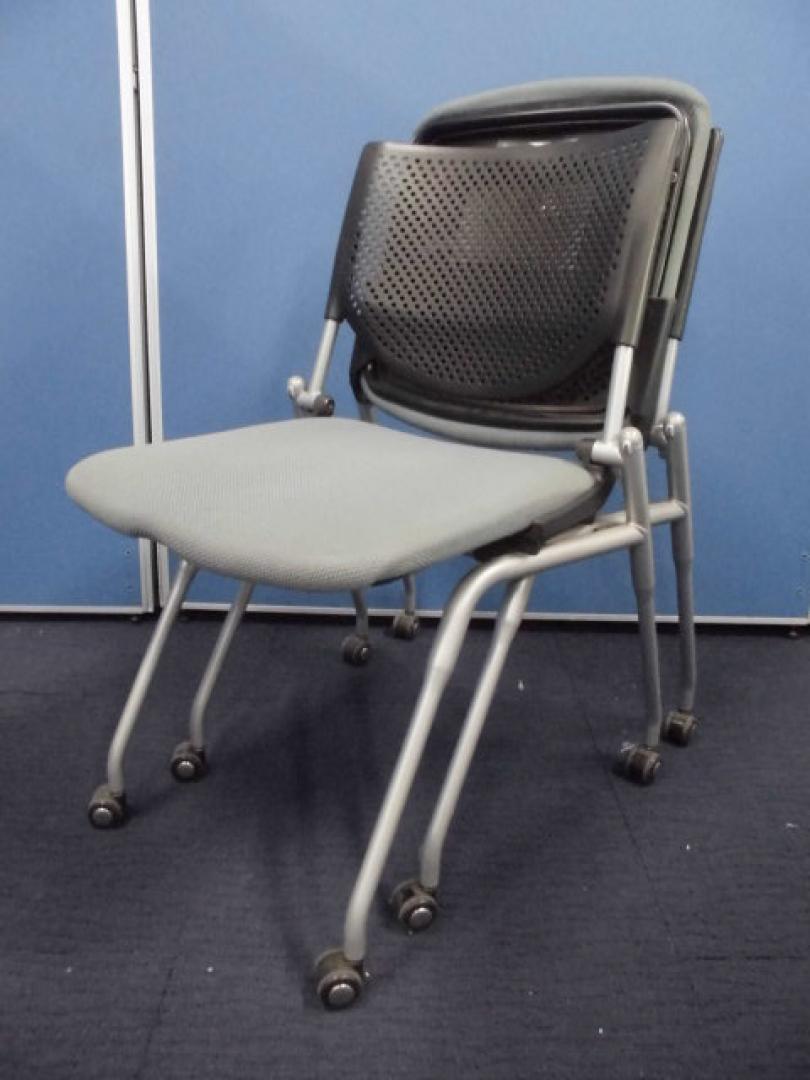 【定番商品】オカムラ製ネスティングチェア2脚セット｜プロスタック｜グレー×ブラック【セット】
                        プロスタック
                                    中古
            