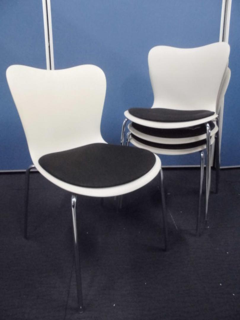 【オシャレデザイン】内田洋行製スタッキングチェア4脚セット｜ブラック×ホワイト【セット】
                        
                                    中古
            
