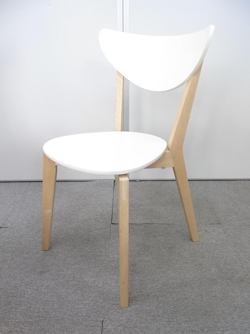 【お洒落なダイニングチェア】ホワイト色　木製■重ねて収納可能■快適な座り心地
                        
                                    中古
            