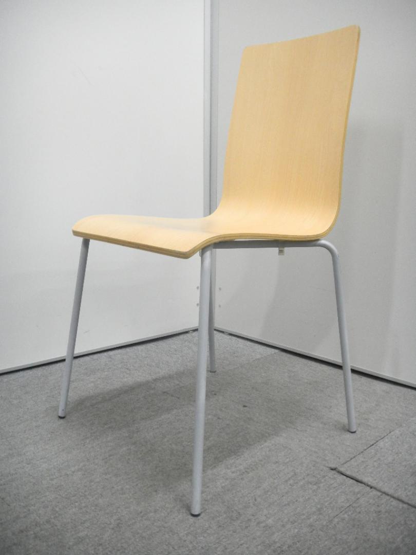 【会議用チェア】ナチュラル色のスタッキングチェア【8脚入荷！】
                        スタッキングチェア
                                    中古
            