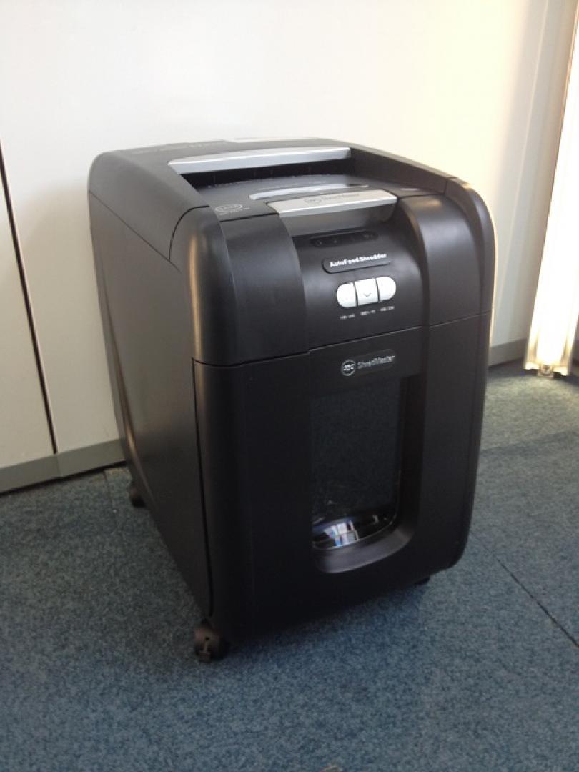 新品コンパクトシュレッダー。キャスター付きの為移動もラクラク！■
                        GCS175AFX 
                                    新品
            