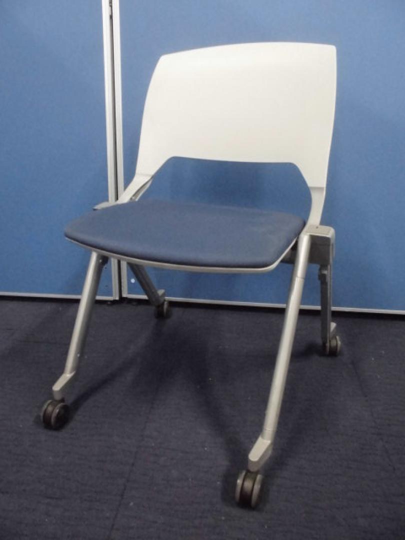 【ネスティング/スタッキング両用】ミーティングチェア｜ブルー×ホワイト｜キャスター付【オシャレデザイン】
                        
                                    中古
            