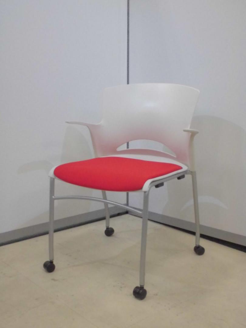 キャスター付き！肘付き！オシャレなスタッキングチェア!!!
                        
                                    中古
            