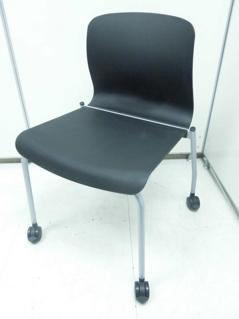 【残り2台!!】重ねて収納可能　キャスター付きチェア【グッドデザイン賞受賞】
                        アリーナC
                                    中古
            