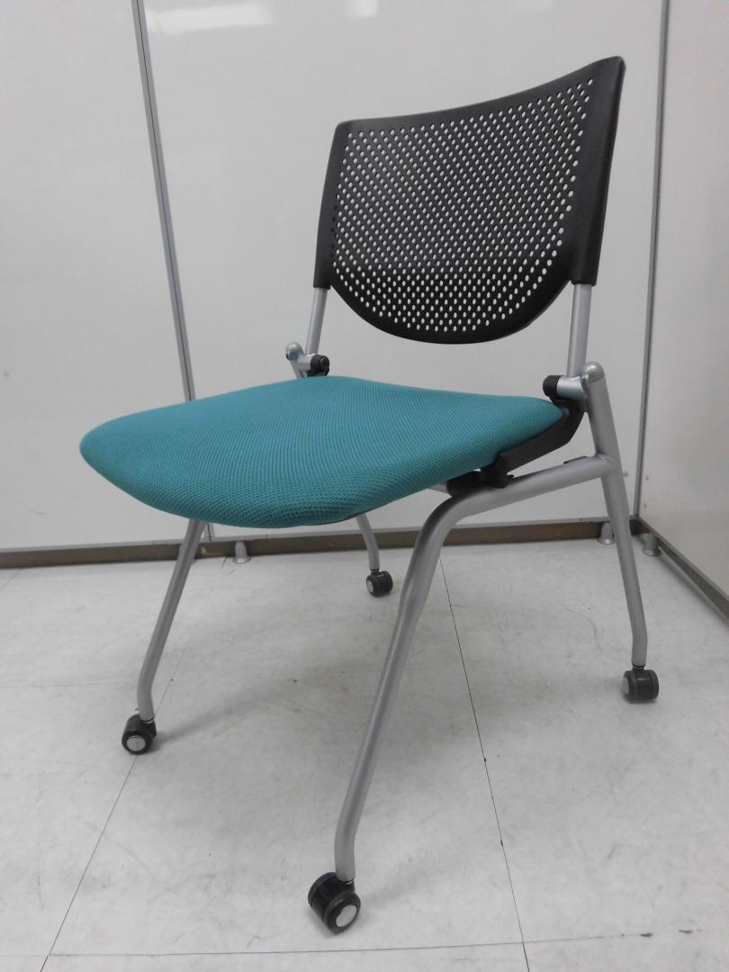 座面・クッションで、重ね合わせ可能なタイプ！鮮やかグリーンで、明るい会議室を！！
                        プロスタック（ネスティングタイプ）
                                    中古
            