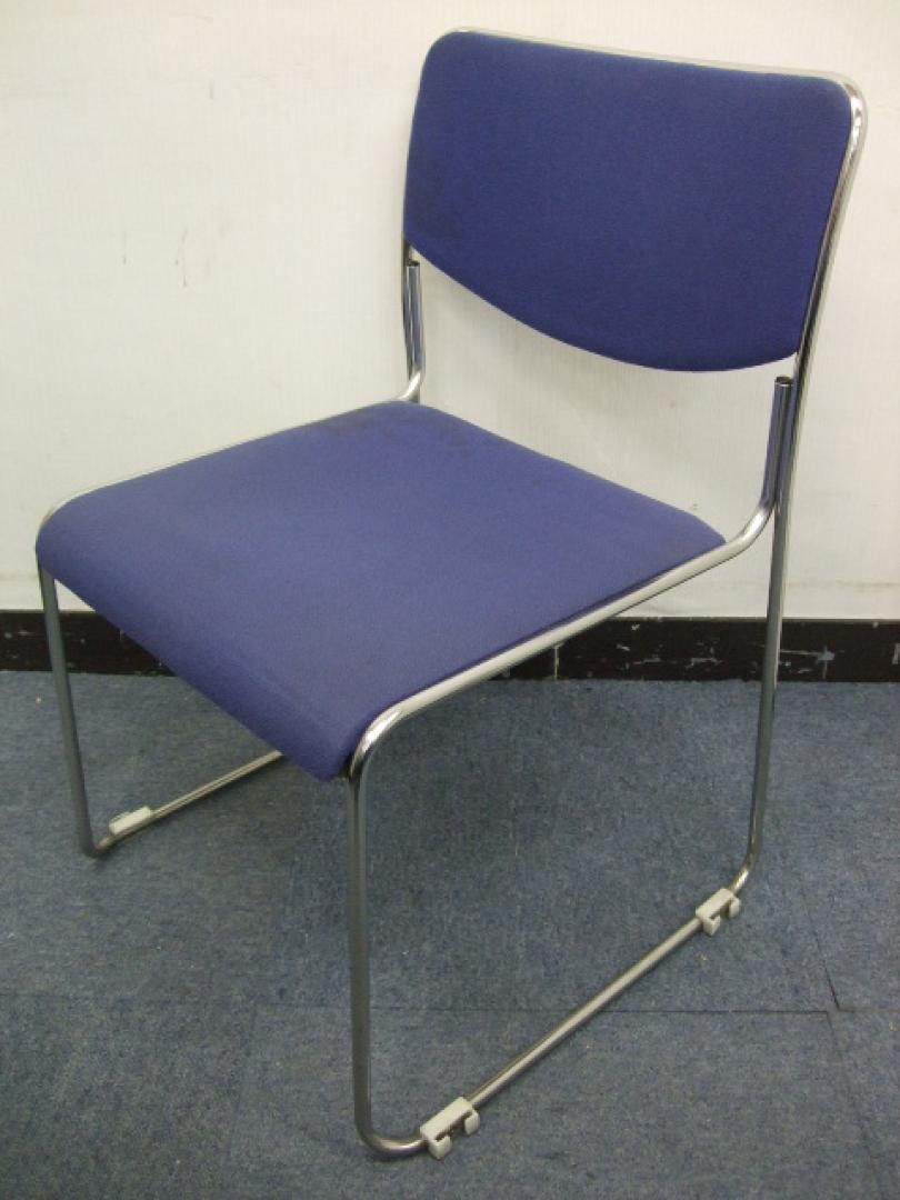 【会議用】キレイな紫色のスタッキングチェアが入荷！【おつとめ品】
                        
                                    中古
            