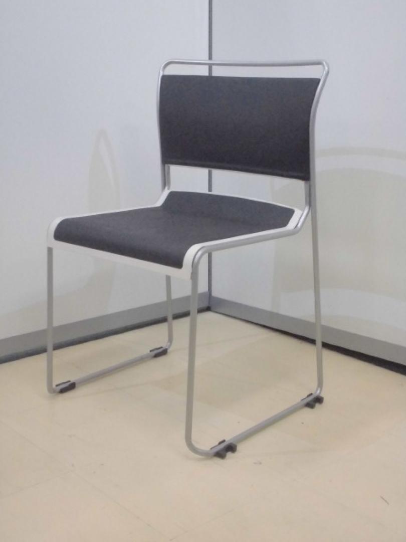 クールなブラックカラー！会議用におすすめ！スタッキングチェア！
                        
                                    中古
            