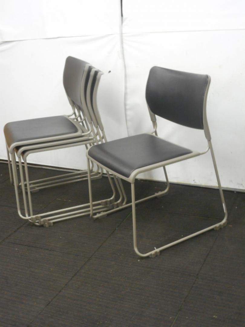 【セット商品】【状態良好】岡村製作所　スタッキングチェア4脚セット　単品購入よりも1000円オトク！【中古会議用チェア　オフィス家具】
                        8104
                                    中古
            