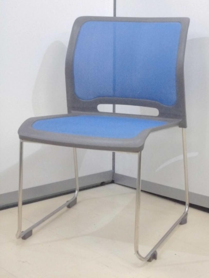 座面と背面にメッシュ素材を使用のスタッキングチェア！座り心地良いです！
                        
                                    中古
            
