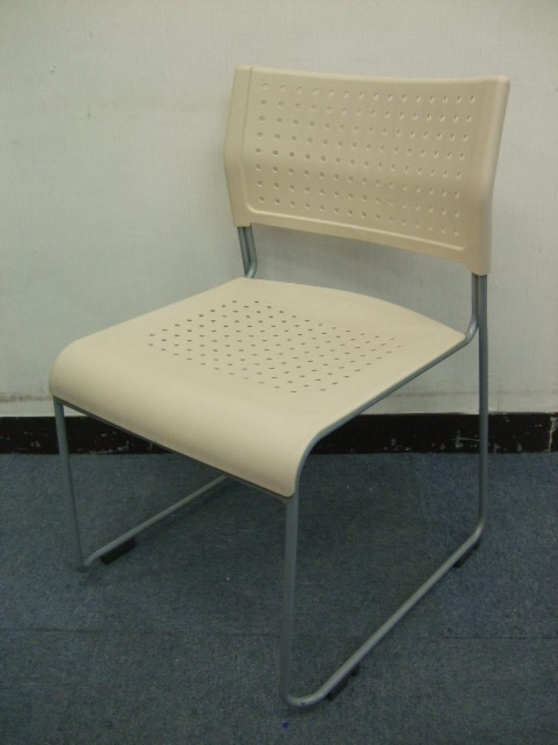 【ロット】明るいホワイト色！スタッキングできる便利なもの！　【スタック】
                        ライタスシーズ
                                    中古
            