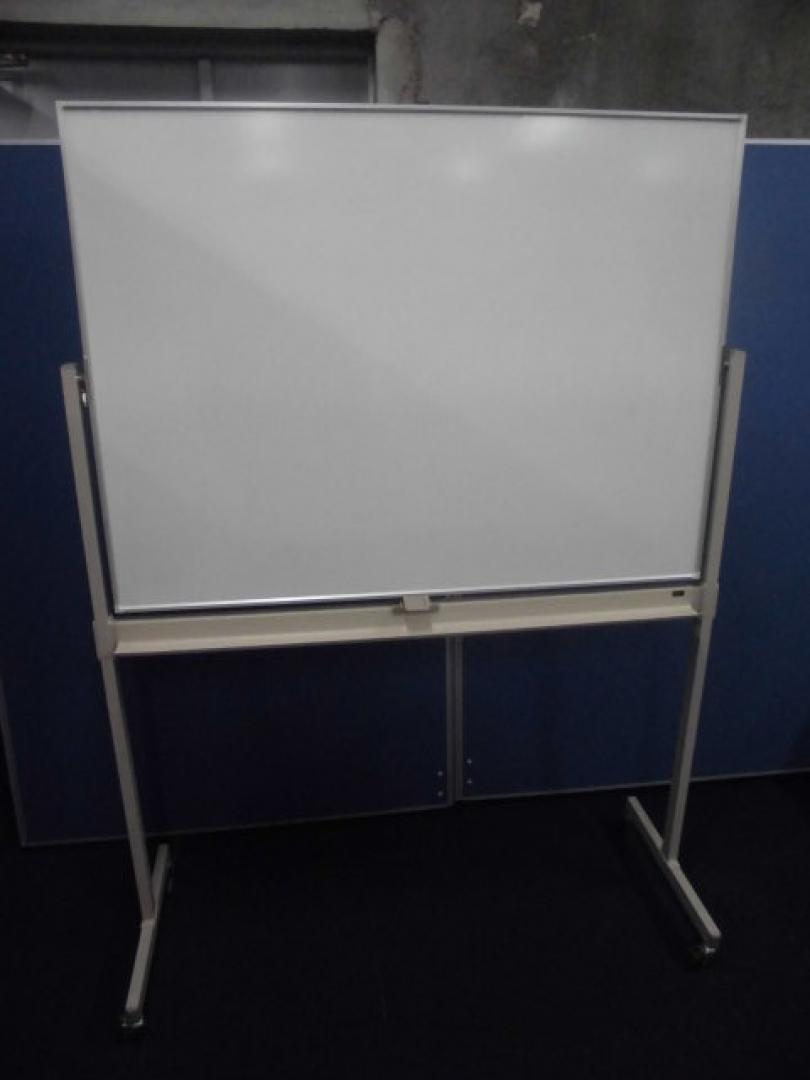 【両面使用可】脚付きホワイトボード｜罫線付｜国産メーカー品
                        
                                    中古
            