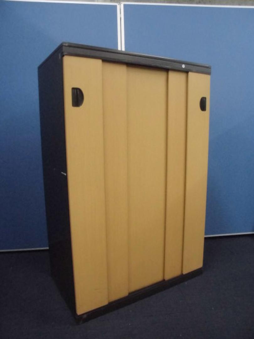 【木目調】オカムラ製 5枚引違書庫|天板付の木目スチールキャビネットです！【鍵付】
                        SAシリーズ
                                    中古
            