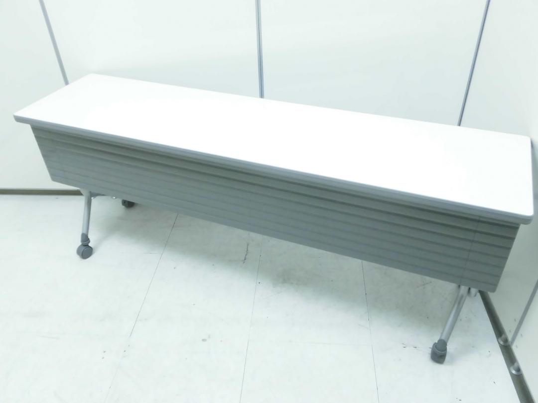 【残り１台・特別価格】幕板付・キャスター付のテーブルです！作業台や研修室などで使用お薦め商材！
                        
                                    中古
            