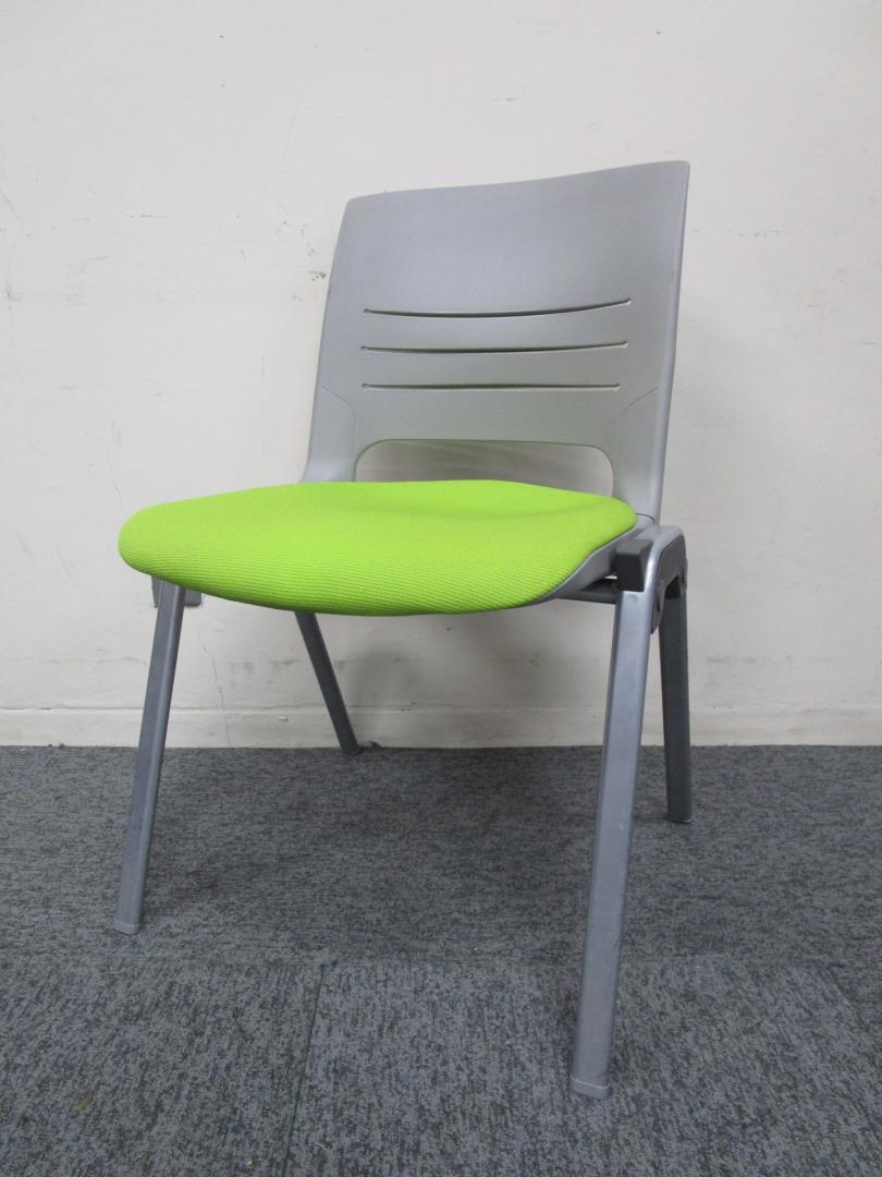 【オカムラ製スタッキングチェア】背スタッキング機能付きで座り心地アップ！
                        Ｅlena(エレナ）
                                    中古
            