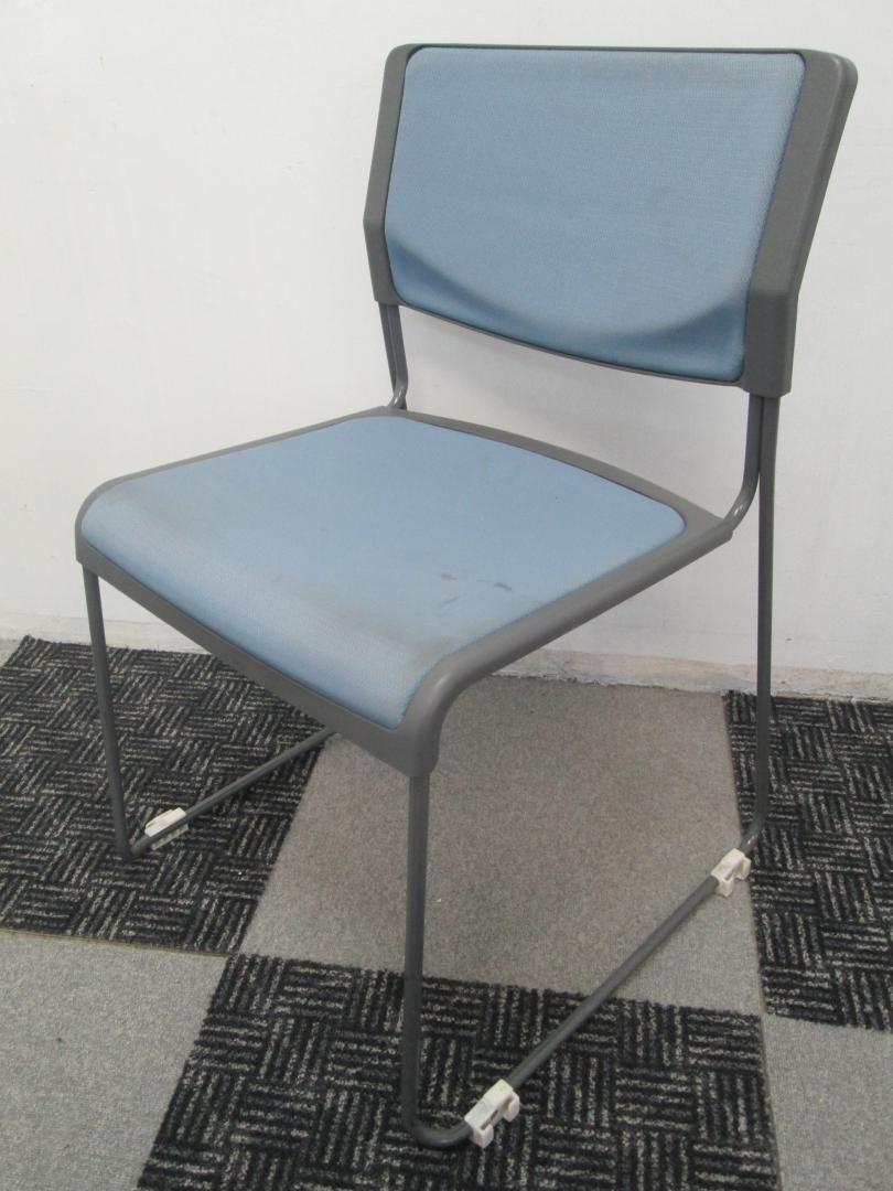 【8台入荷!!】ナイキ製　スタッキングチェア　ブルー
                        
                                    中古
            