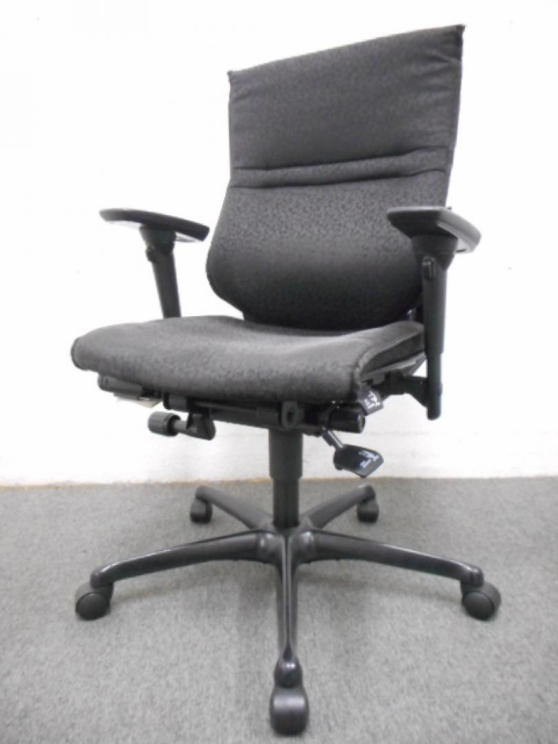 【ハイグレードな座り心地！】■エルシオチェア（アジャスタブルアーム付）　■ブラック【高級チェア】オカムラ（okamura）ERCIO
                        エルシオ
                                    中古
            