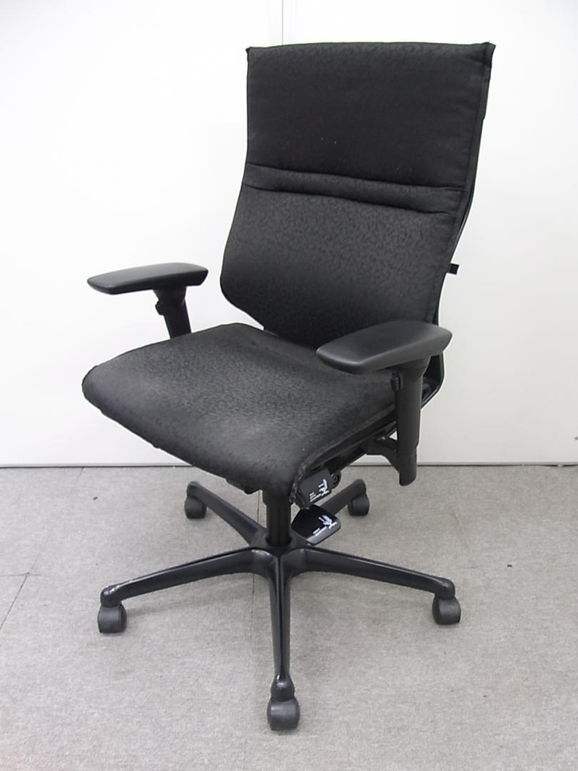 【おつとめ】【通常価格の20%OFF】オカムラ製　可動肘　カッコイイブラックカラー　エルシオチェア
                        エルシオ
                                    中古
            