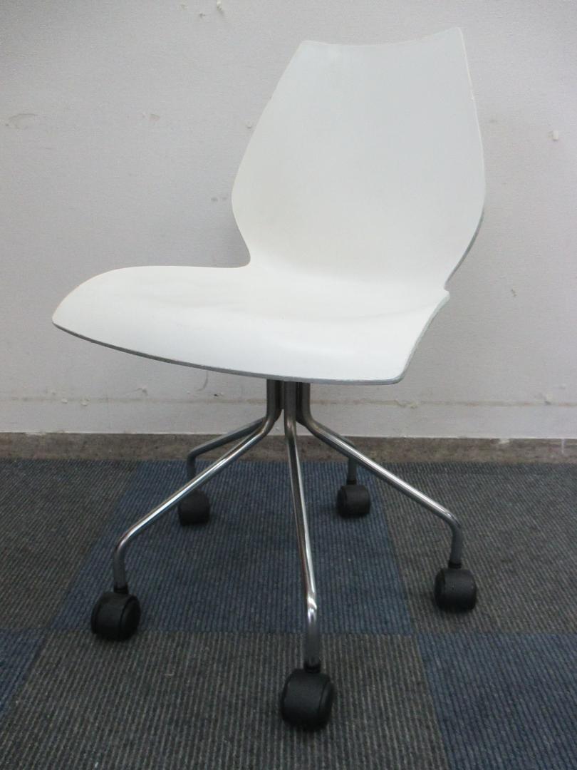 【デザイナーズ家具】カルテル製　マウイチェア【5本脚タイプ】【中古】
                        
                                    中古
            