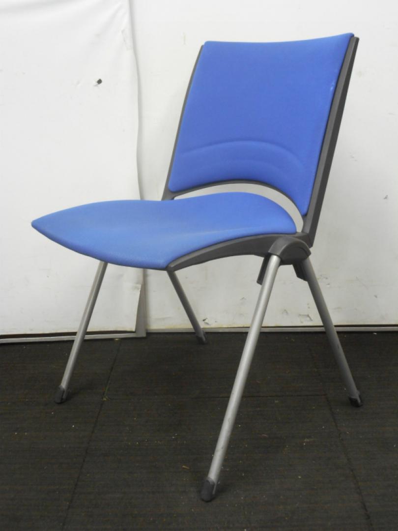 【20脚入荷！】スタッキングチェア　会議用チェア　ブルー【中古】【座面角に若干スレあり】【ロット】
                        
                                    中古
            