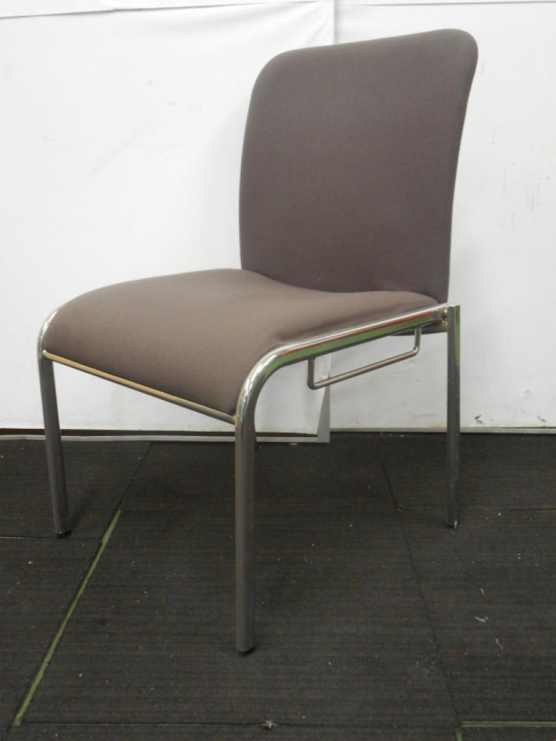 【18脚入荷！】スタッキングチェア　会議用チェア　ちょっと打ち合わせから本格的な会議用として【ロット】【中古ミーティングチェア】
                        
                                    中古
            