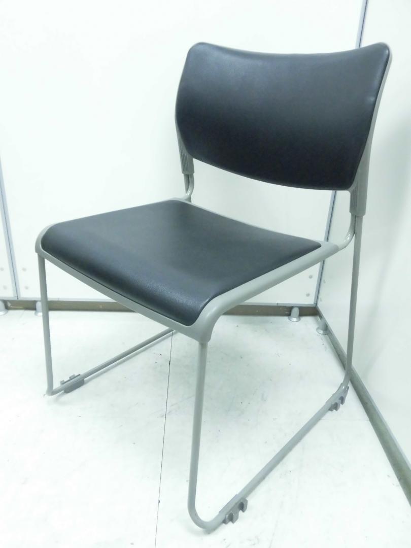 【4脚入荷】オカムラ製スタッキングチェア　クールなブラックに惹かれます
                        
                                    中古
            