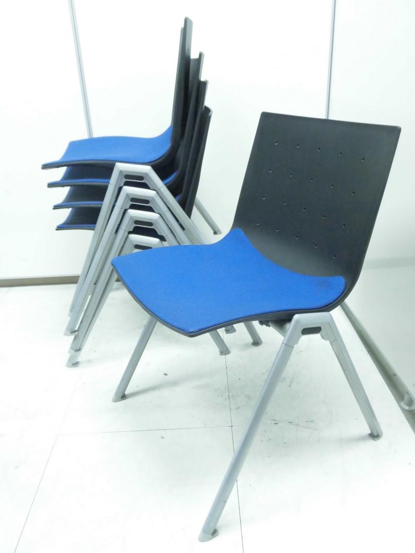 【1セット限定】ウチダ製スタッキングチェア5脚セット　ブルーがかっこいい
                        
                                    中古
            