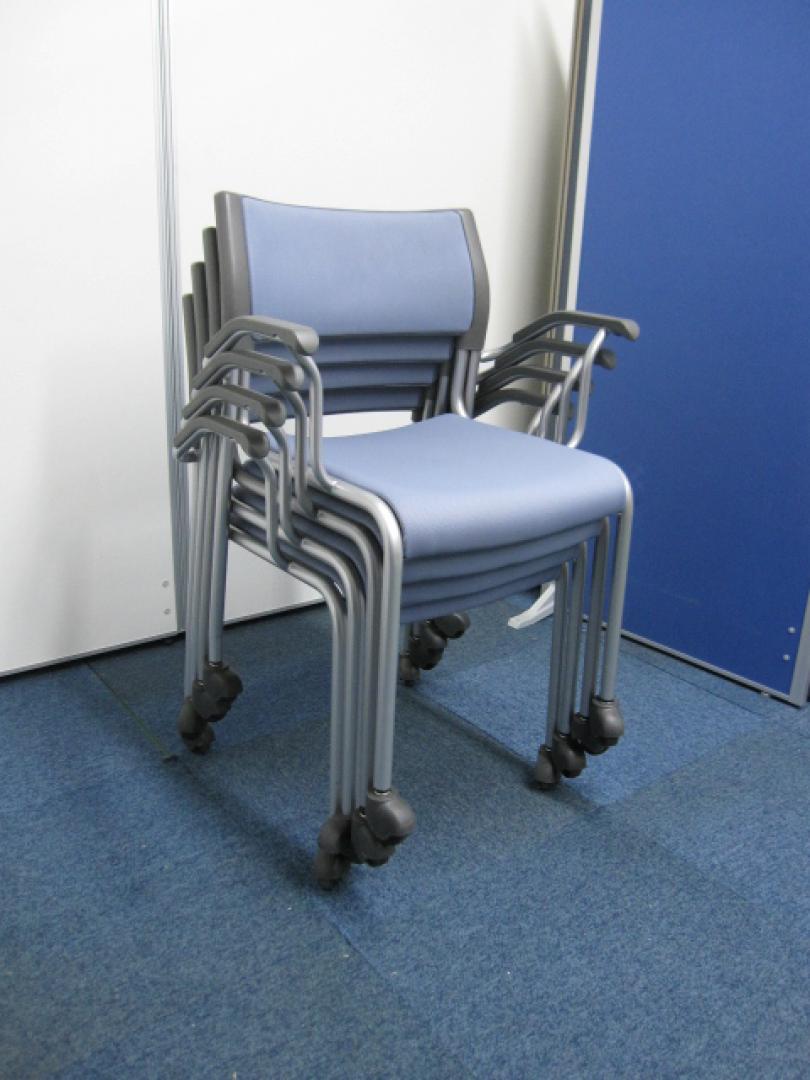 【クリアランスセール】【セット商品】スタッキングチェア【６脚セット】　アーム＆キャスター付き【会議用チェア】
                        
                                    中古
            