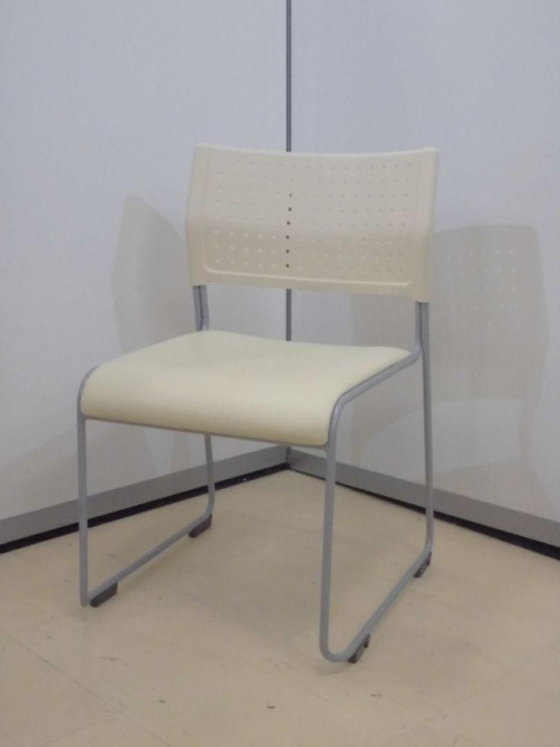 会議用にも便利！重ねて収納できるスタッキングチェア！
                        
                                    中古
            