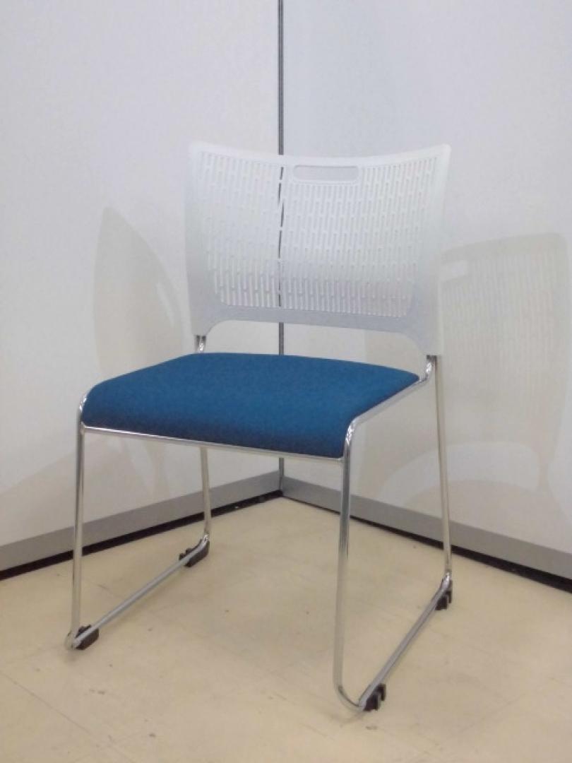 見た目も特徴的なスタッキングチェア！
                        レーテ
                                    中古
            