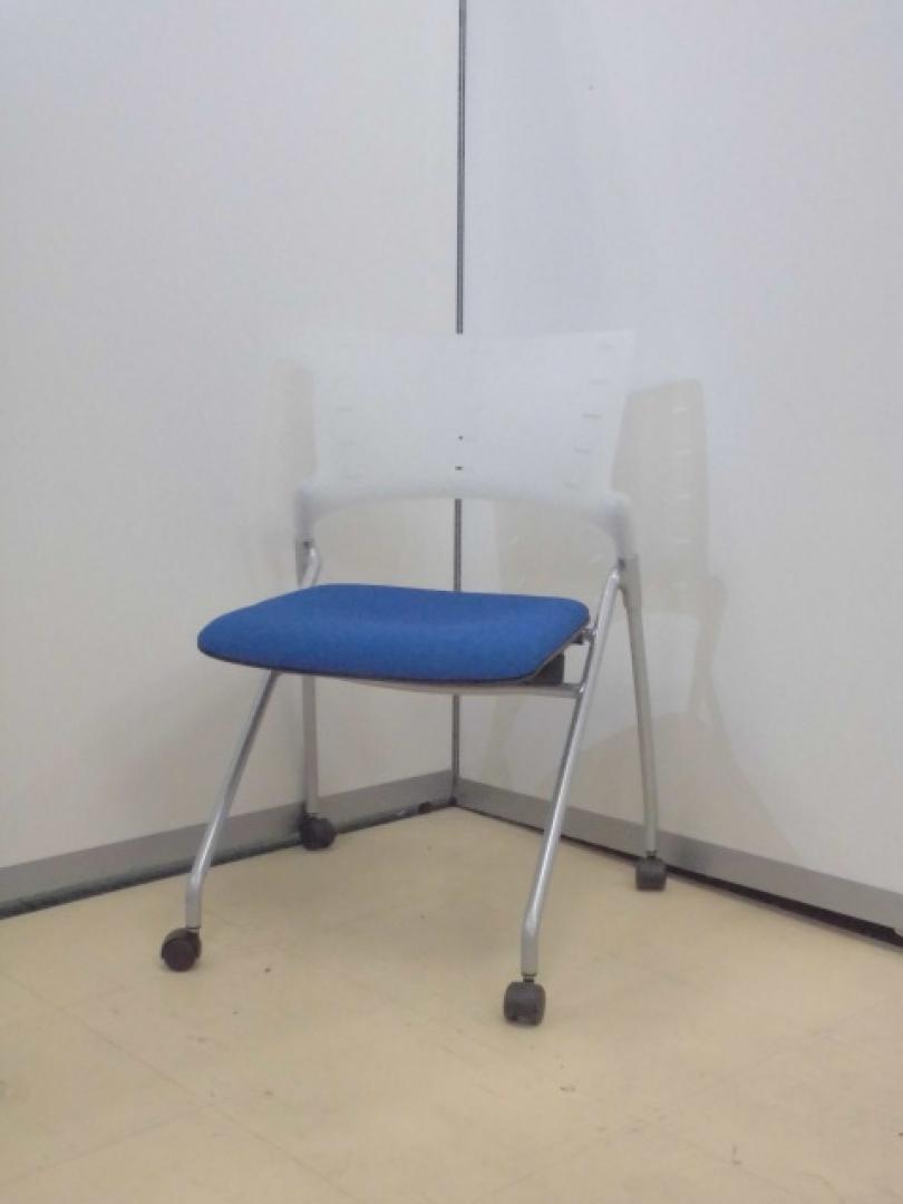 座面を立てれるので省スペースです！
                        マノス
                                    中古
            