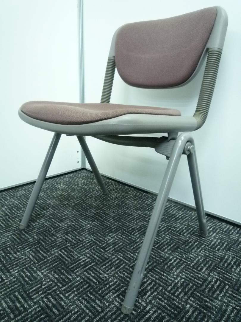 【６脚揃います】重ねて保管可能■丈夫な作り■４つ脚タイプ■会議・来客用に是非！■状態良好事務用品yy
                        バーテブラ
                                    中古
            