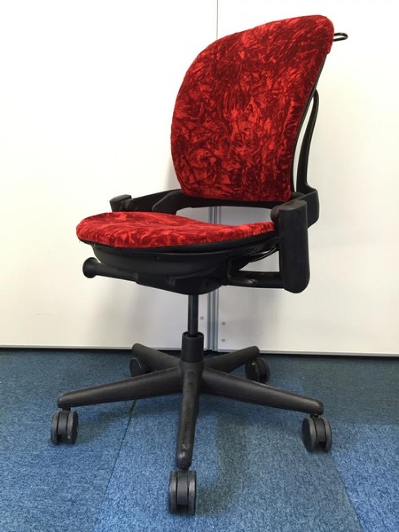 【１点モノ！】生地貼り替えをしたオリジナルリープチェア　肘なしハイバックタイプ　チンチラ生地レッド【高級チェア】※中古　
                        reapリープ　HD-2
                                    中古
            