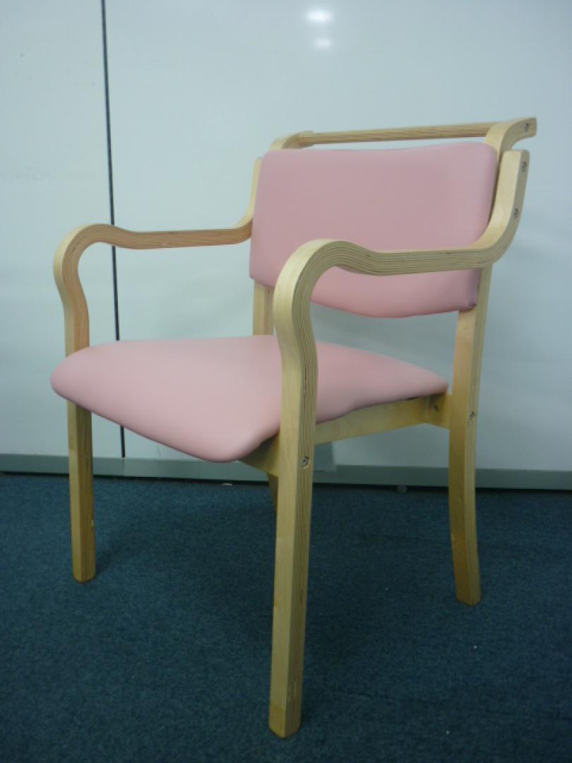 木製スタックチェア　お手入れらくらく　パステルピンク 取手付 介護用としても使いやすいです。 【オフィス家具】 【オフィス家具】
                        IKD-03
                                    新品
            