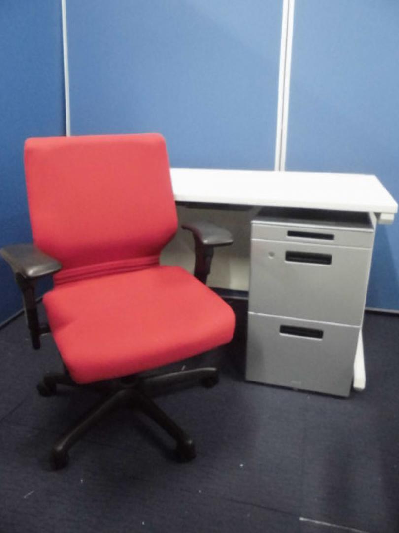 【3点セット】平机+3段ワゴン+ＯＡチェア(可動肘)｜W1200/D700/H720｜フリアドと同じ高さのデスクです！【セット商品】【ロット】
                        アドバンス(平机)　アリオス(ワゴン)　トナビオ(チェア)
                                    中古
            