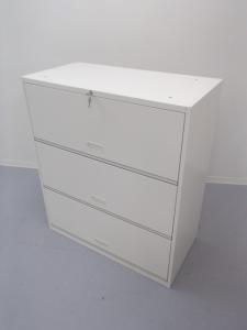 【限定1台】｜ケンドン書庫｜ホワイト色｜ケンドン式（戸が上げ落としに建て込む方式）ですので、限られたスペースに最適です!

                        シンライン
                                    新古品
            