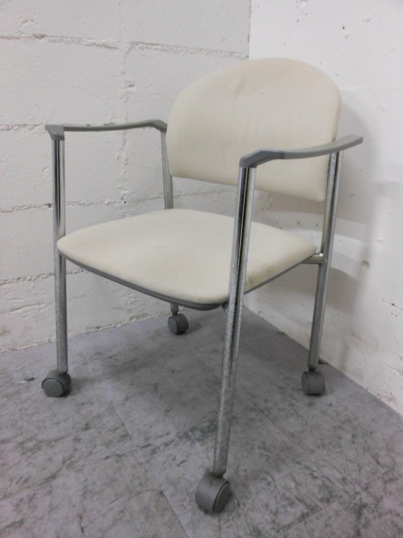 ～多少の汚れあり～ミーティングチェア　コスト重視の方へ
                        
                                    中古
            