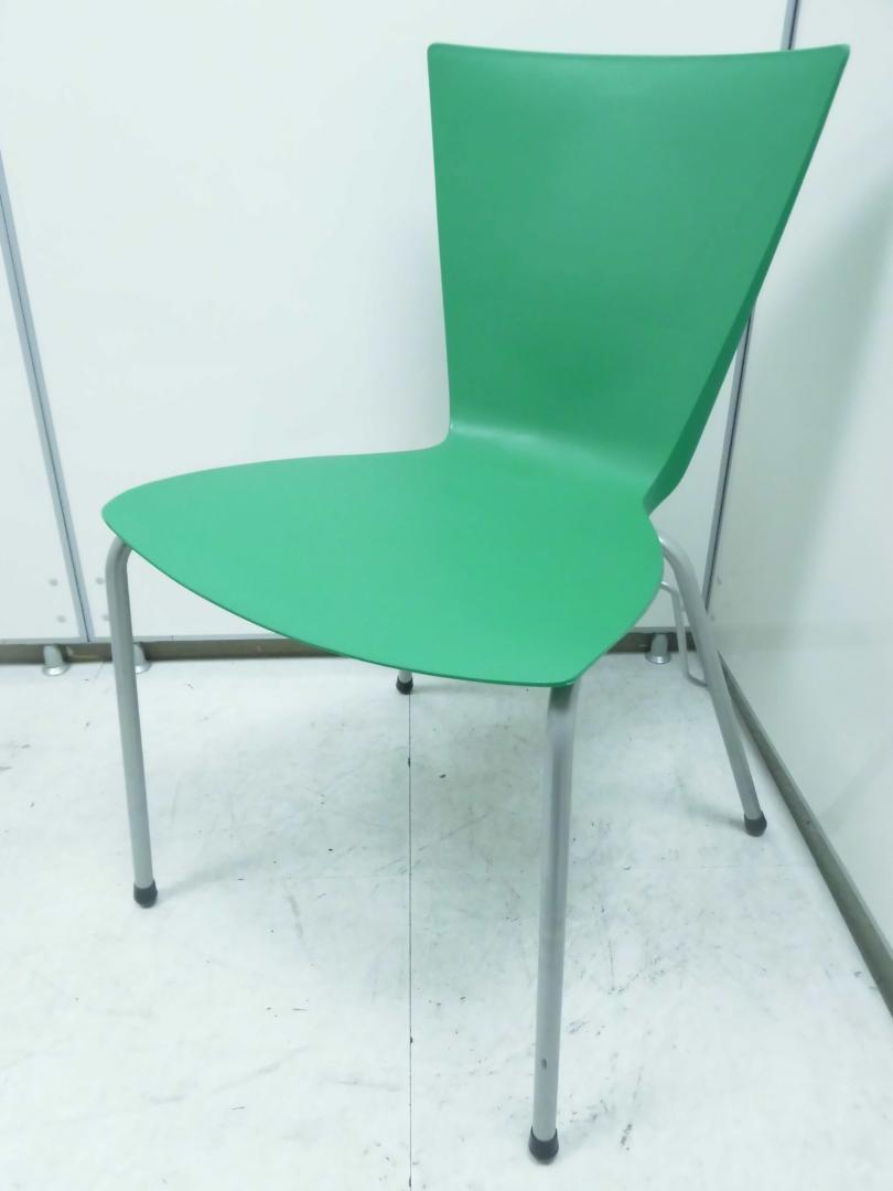 【限定28台】おしゃれなスタッキングチェア　特別価格でご提供！！
                        
                                    新古品
            