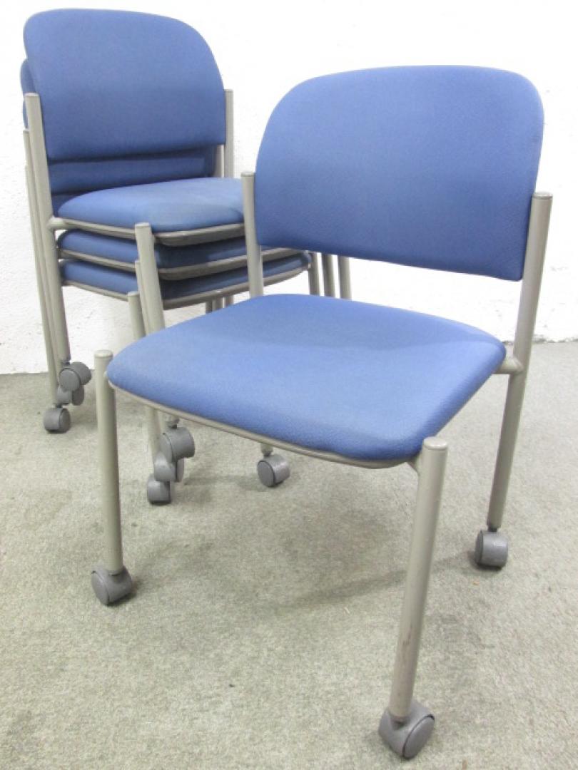 オカムラ製キャスター付きスタックチェア4脚セット
                        
                                    中古
            