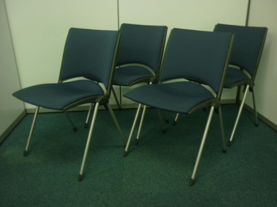 ■人気スタッキングチェアの４脚セット商品■仙台店限定入荷商品
                        
                                    中古
            